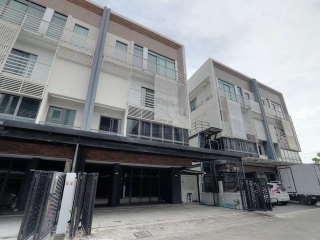 ขายโฮมออฟฟิศ 4 ชั้น 44.6 ตรว. ดิสทริค เอกมัย-รามอินทรา สไตล์โมเดิร์น ใกล้เซ็นทรัลอีสต์วิลล์