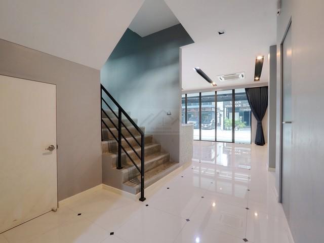 ขายโฮมออฟฟิศ 4 ชั้น 44.6 ตรว. ดิสทริค เอกมัย-รามอินทรา สไตล์โมเดิร์น ใกล้เซ็นทรัลอีสต์วิลล์