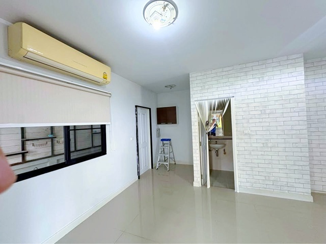 MRT คลองบางไผ่ 4.4 กม.ให้เช่าทาวน์เฮ้าส์  2 ชั้น  27ตร.วา. 3นอน โลตัส บางกรวย-ไทรน้อย 1.8 กม.