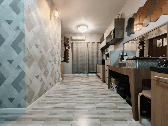 ขายคอนโด A-Space Asoke-Ratchada แบบ 1 ห้องนอน / 35 ตร.ม. / ชั้น 12A / ตึก FG / วิวสวนราคาพิเศษ: 2.25 ล้านบาท (พร้อมโอน)ค่าใช้จ่ายวันโอนคนละครึ่งห้องสวย พร้อมอยู่เจ้าของอยู่เอง ไม่เคยปล่อยเช่าปูกระเบื้องใหม่ทั้งห้อง + ทาสีใหม่วิวสวน บรรยากาศร่มรื่นสิทธิ์จอดรถ 1 คันปลอดภัยจากแผ่นดินไหว โครงสร้างแข็งแรง  ทำเลดี เดินทางสะดวกใกล้ MRT พระราม 9 และ MRT ศูนย์วัฒนธรรมเชื่อมต่ออโศก-รัชดา ใกล้เซ็นทรั