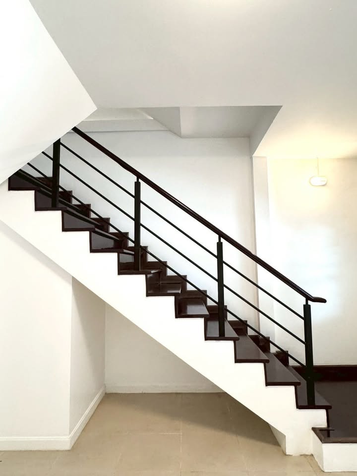 ให้เช่าทาวน์โฮมออฟฟิศ บ้านสรานนท์ เช่า 22,000 บาท3.5 ชั้น 200 ตร.ม. 0958195559 @infinitycondo