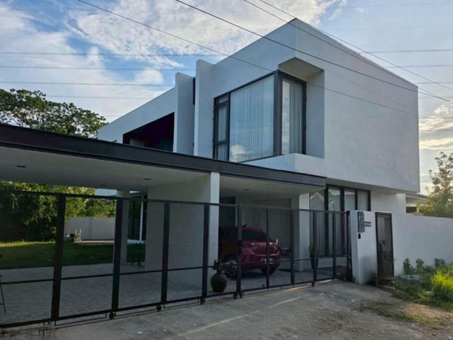 บ้านเดี่ยว โมเดิร์นสไตล์  ทำเลดี ต้นเปส วันกำแพง เชียงใหม่