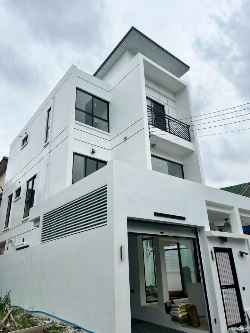 บ้านเดี่ยวใหม่ 3 ชั้น — Minimal Luxury บ้านใหม่ไม่เคยมีผู้อยู่อาศัย Town in Town (เลียบด่วน)