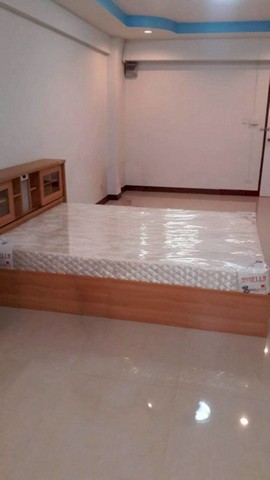 ด่วนขายถูก​ ราคาต่ำสุดในโครงการ!! โชคธนชัยคอนโด​ มีขาย2ห้อง ชั้น4 ห้องมุมคอนโดมิเนียม สูง 8 ชั้น 1 นอน 1น้ำเนื้อที่ 34.46 ตารางเมตร ห้องนอน ห้องโถง 1ห้องน้ำขายราคาพิเศษ 650,000 บาทใกล้สถานีตลาดมีนบุรี เพียง 150เมตรซอยสีหบุรานุกิจ9 ถนนรามอินทรา –มีนบุรี  ถนนสีหบุรานุกิจ แขวงมีนบุรี เขตมีนบุรี  กรุงเทพมหานคร  มีตู้เสื้อผ้า เตียงนอนพร้อม แอร์ค่ะ ตบแต่งใหม่หมด ทั้งฝ้า พื้นก