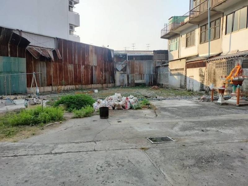 ให้เช่าตึก ครึ่งไร่  พร้อมอาคาร 4 ชั้น ติดสาทร ใกล้รถไฟฟ้า ติดโรงพยาบาลปิ่นเกล้า