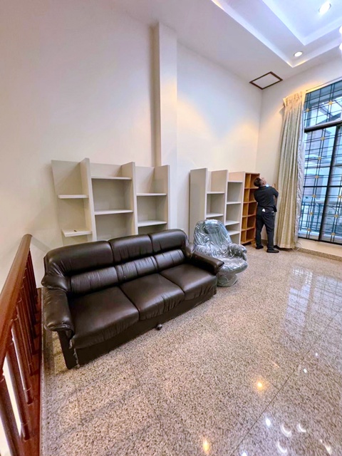 ให้เช่าทาวน์โฮม 3 ชั้น หลังมุม 26ตร.วา. 306ตร.ม. MRTโชคชัย4 1.26กม. เฟอร์นิเจอร์ Built-in ทั้งหลัง รร.นานาชาติโอ๊คเบอรี 2.6 กม. 4นอน 4 น้ำ