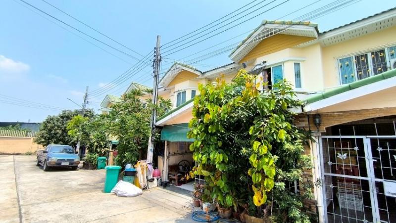 ทาวน์เฮ้าส์ 2 ชั้น ใกล้ถนนพระราม 2หมู่บ้านพิศาล โครงการ 3  ซอยบางกระดี่ 25แขวงแสมดำ  เขตบางขุนเทียน  กทม. ขายถูก  ทาวน์เฮ้าส์ 2 ชั้นเนื้อที่ 18 ตารางวา  พื้นที่ใช้สอย 108.75 ตารางเมตรประกอบด้วย  3 ห้องนอน2 ห้องน้ำ  ( ชั้นบน 1 ห้อง ชั้นล่าง 1 ห้อง )ห้องนั่งเล่นห้องครัวที่จอดรถ 1 คันแอร์ 2 เครื่องปูพื้นกระเบื้องทั้ง 2 ชั้นทิศหน้าบ้าน หันทางทิศตะวันตกเฉียงใต้การเดินทางสะดวก จากถน�