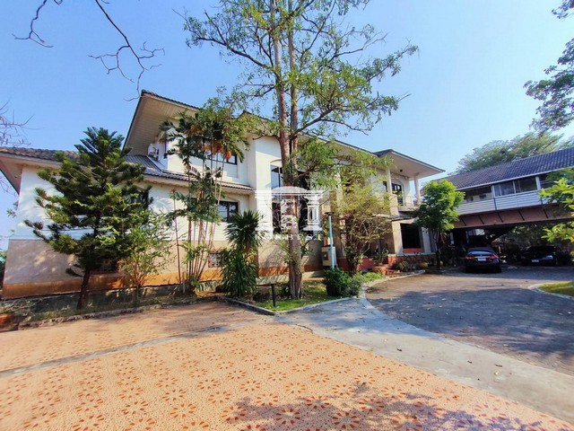 ขาย ขายบ้านหลังใหญ่ บรรยากาศเงียบสงบ มีความเป็นส่วนตัวใน โครงการเลควูด บางนา ใกล้สนามกอล์ฟ เลควูด, สนามบินสุวรรณภูมิ, มหาวิทยาลัยห