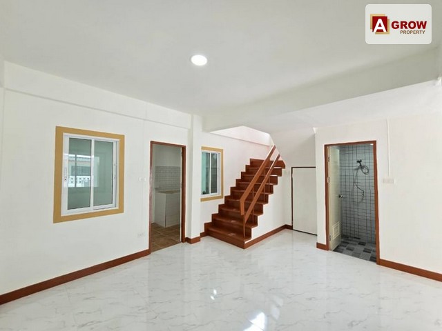 ม. ภัทราวรรณ เส้นที่ดินบางบัวทอง รีโนเวทใหม่ทั้งหลัง พร้อมเข้าอยู่