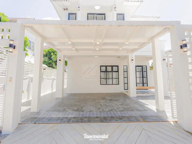 ขายบ้านเดี่ยว 2 ชั้นหลังมุม 54 ตรว. หมู่บ้าน อารียา ชบา นวลจันทร์ 56 รีโนเวทตกแต่งโทนขาวสะอาดตา สวยหลังใหญ่ ใกล้เลียบด่วน