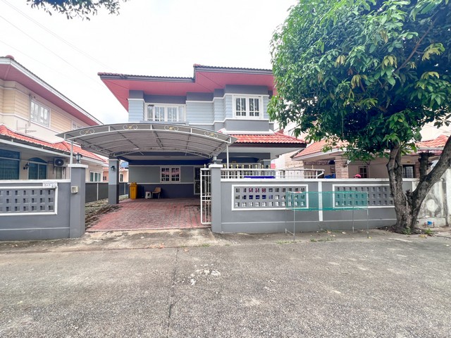 บ้านเดี่ยว เฟื่องสุข2 ถนนกาญจนาภิเษก ลำโพ จังหวัดนนทบุรีที่ตั้ง : ต.ลำโพง อ.บางบัวทอง จ.นนทบุรี 11110รายละเอียดทรัพย์- บ้านเดี่ยวขนาด 55.2 ตร.ว- พื้นที่ใช้สอย 185 ตร.ม.- 3 ห้องนอน- 3 ห้องน้ำ- 1 ห้องครัว- 1 ห้องนั่งเล่น- ส่วนกลาง 450 บาท/เดือน- จอดรถ 4 คัน- แอร์ 4 เครื่อง เครื่องทำน้ำอุ่น 2 เครื่องสถานที่ใกล้เคียง- โรงเรียนสารสาสน์วิเทศบางบัวทอง- โรงพยาบาลเกษมราษฎร์- โรงพยาบาลบางบัวทอง-