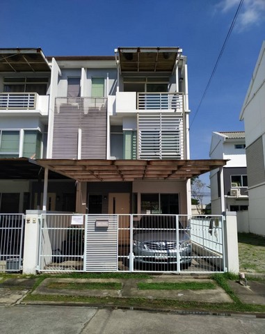 ให้เช่าทาวน์โฮม 3 ชั้น 21 ตรว. โครงการบ้านใหม่ พระราม 9-ศรีนครินทร์ ใกล้ Airport Rail Link หัวหมาก