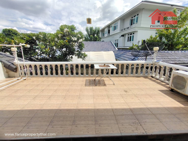 ขายบ้านเดี่ยว 2ชั้นเนื้อที่ 279 ตร.ว พื้นที่ใช้สอย 378 ตร.ม 4ห้องนอน 2ห้องน้ำ เฟอร์นิเจอร์ ถนน พระราม 9 หมู่บ้านเสรี ราคาขาย 50 ล้านบาท 