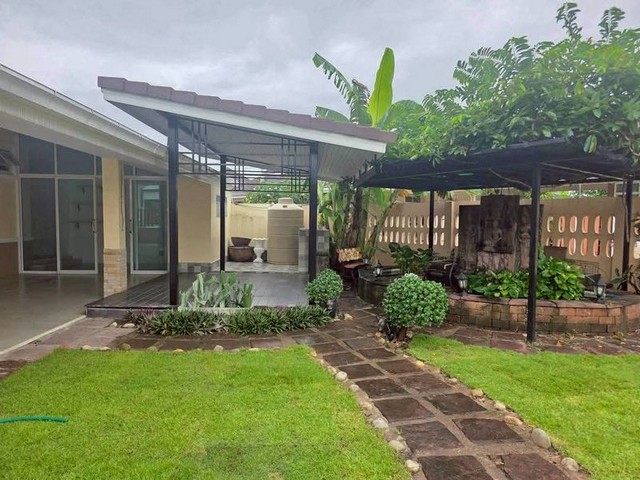 บ้านรีโนเวทในโลเคชั่นนี้ พื้นที่ใหญ่ 102.2 ตารางวา หลังมุม  ซอยสยามคันทรีคลับ