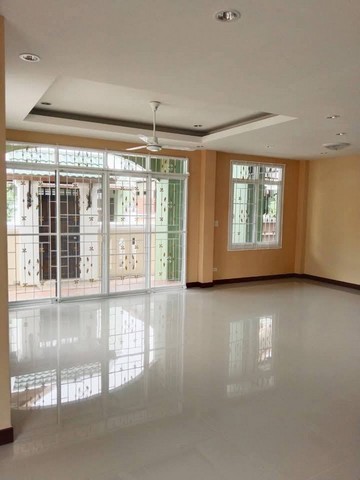 vายบ้านเดี่ยว2ชั้นซ.สุขุมวิทพัทยา21 ชลบุรี เนื้อที่ 75 ตรว.โฉนด 2ใบ