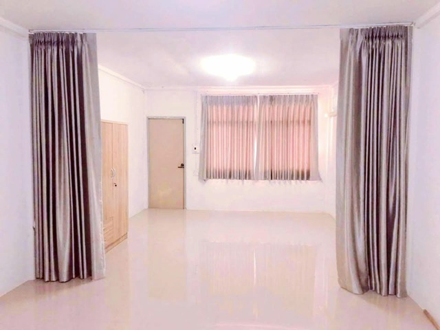 BTS วุฒากาศ 4.8 กม. ซ.พุทธบูชา 2-16  ถ. พระราม2  อาคาร 3 ชั้น 18 ตร.วา. 220 ตร.ม. ม.พระจอมเกล้าฯ บางมด 2 กม เซ็นทรัล พระราม 2 3.5 กม.