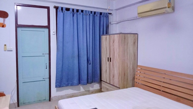 หลังมุม 33 ตร.วา. 545 ตร.ม MRT สนามไชย 800 ม. ให้เช่าอาคาร1 คูหา 4 ชั้น+1ชั้นลอย  ริมถนนบริพัตร.2-3นอน 3 น้ำถ.เจริญกรุง