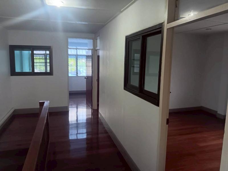 ขายด่วน ทาวน์โฮม 2 ชั้น หลังมุม กลางเมืองนครปฐม เนื้อที่ 44 ตร.ว. ติดถนน 2 ด้าน ตำบลห้วยจรเข้อำเภอมืองนครปฐม จังหวัดนครปฐม