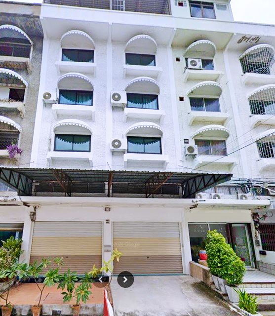 ศูนย์ผู้สูงอายุ MRT มหาดไทย ลาดพร้าว101 199  คลีนิคความงาม  ม.ลาดพร้าว ให้เช่าอาคารพาณิชย์ 4 ชั้น 2 คูหา ตีทะลุกัน 40 ตร.วา. 