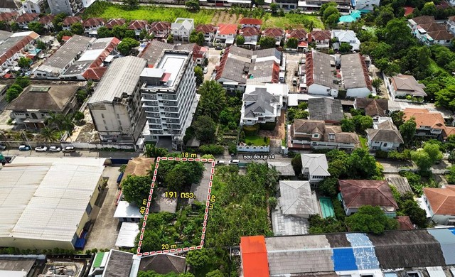     ขายที่ดิน อ่อนนุช14 สุขุมวิท77 เนื้อที่ 191 ตารางวา     ราคาขาย 30,000,000 บาท ตารางวาละ 157,068 บาท    ค่าใช้จ่ายวันโอนคนละครึ่งกับผู้ขาย   เหมาะสำหรับปลูกบ้าน ทำออฟฟิศ มาต่อยอด ทำ ธุรกิจ  ทำร้านอาหาร  การเดินทางสะดวกมาก    ถนนกว้าง ซอยสงบสวยงาม ร่มรื่น การเดินทางสะดวกสบาย      สถานที่ใกล้เคียง       ใกล้แม็คโค    ใกล้โลตัสอ่อนนุช    ใกล้บิ๊กซี    ใกล้ตลาดอ่อนนุช          พิกัด:    ถนน: อ่อนนุช ซอ