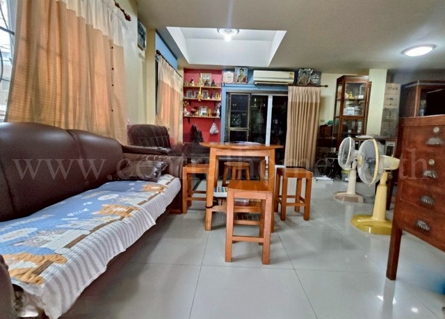 ทาวน์เฮ้าส์ บาลียา ถนนสุเหร่าคลอง 1 บางชัน - คลองสามวา หลังมุม