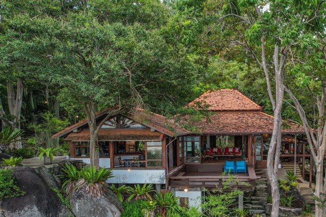 [ขาย] บ้านสไตล์บาหลี Santikhiri Estate | เกาะสมุย | 5 ห้องนอน 5 ห้องน้ำ | 596 ตรม. | 4 ไร่ | 114 ล้าน