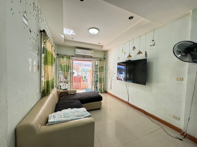 ขายทาวน์เฮ้าส์หมู่บ้านณัฐยาซอย 3 อยู่หน้าค่ายกำแพงเพชรกระทุ่มแบน ต.คลองมะเดื่อ อ.กระทุ่มแบน จ.สมุทรสาคร