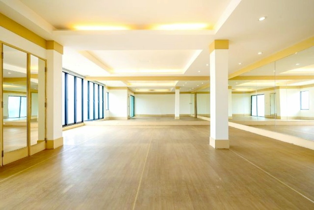 ตลาดเคหะออเงิน 1.8 กม. ถ.สุขาภิบาล​5​ วัชรพล  ให้เช่า-ขายอาคารพาณิชย์ 3.5 ชั้น 45ตร.วา. 495ตร.ม.ทางด่วนจตุโชติ รพ.สายไหม 3.8กม. 3-4นอน