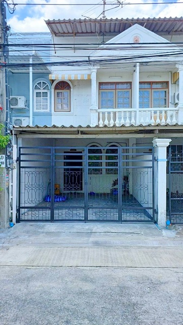 ให้เช่าทาวน์เฮ้าส์ 2 ชั้น 20 ตร.วา. BTS บางจาก 2.2 กม.รร.นานาชาติเวลส์ 3.3กม. 2นอน ตลาดบางจาก 2.2 กม.