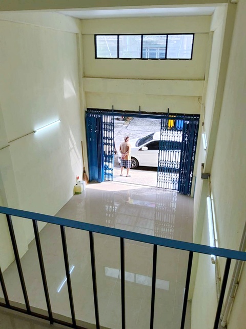 มีดาดฟ้า 19 ตร.วา. MRT หลักสอง 1.6 กม.ให้เช่า อาคารพาณิชย์ 3.5 ชั้น 245 ตร.ม  เดอะมอลล์ บางแค 1.4 กม. โล่งถ.พุทธมณฑลสาย2 เพชรเกษม