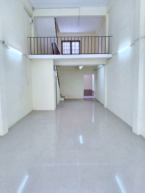 โล่งถ.พุทธมณฑลสาย2  เดอะมอลล์ บางแค 1.4 กม.MRT หลักสอง 1.6 กม.ให้เช่า อาคารพาณิชย์ 3.5 ชั้นมีดาดฟ้า 20ตร.วา. 220 ตร.ม  เพชรเกษม