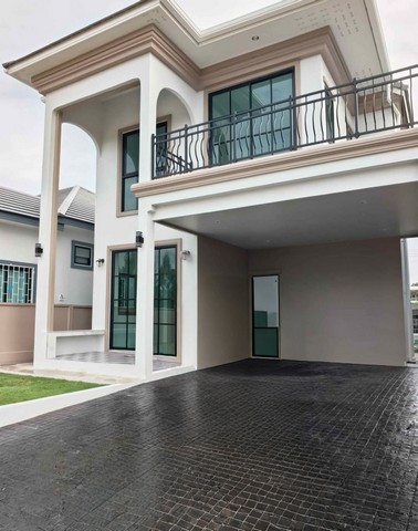 ขายบ้านพร้อมอยู่สไตล์โมเดิร์นคลาสสิค ผสมผสานหรูหรา luxury บนทำเลศักยภาพ วิวทะเลสาบสวยที่สุด เส้นริมอ่างเก็บน้ำหนองค้อ