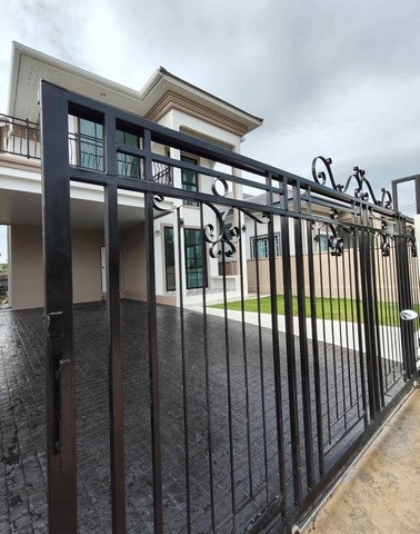 ขายบ้านพร้อมอยู่สไตล์โมเดิร์นคลาสสิค ผสมผสานหรูหรา luxury บนทำเลศักยภาพ วิวทะเลสาบสวยที่สุด เส้นริมอ่างเก็บน้ำหนองค้อ