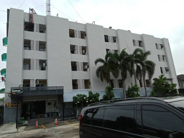 ขายโรงแรมจำนวน 43 ห้องและอพาร์ทเม้นท์จำนวน 43 ห้อง สร้างบนเนื้อที่ 1 ไร่ อาคารมีเนื้อที่ 200 ตารางวา ลานจอดรถ 200 ตารางวา