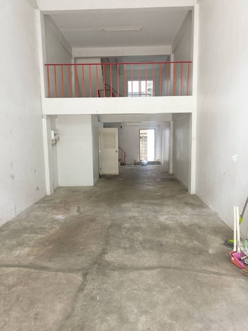 ขายอาคารพาณิชย์แหลมฉบังชลบุรีราคาถูก ทุ่งสุขา-แหลมฉบัง ชลบุรี บนเนื้อที่  18 ตรว อาคารพาณิชย์ 3 ชั้นครึ่งราคาถูก