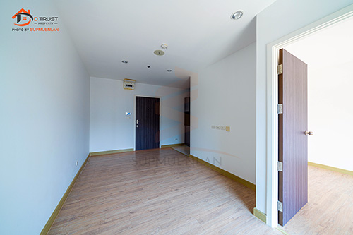     ปรับลดราคาขายห้องไซด์ 33.34ตร.ม. ลงเหลือ 2.79ล้าน เท่านั้น.    ขาย คอนโด ธนา แอสโทเรีย ปิ่นเกล้า เนื้อที่รวม 33.34ตร.ม. อยู่ชั้น 17 มี 1ห้องนอน 1ห้องน้ำ 1โซนครัว ห้องใหม่ไม่เคยเข้าอยู่ และไม่เคยปล่อยเช่า สภาพห้องเหมือนมือ 1 ขายขาดทุน โครงการอยู่ใกล้ MRT บางยี่ขัน (เดินได้สะดวก) .ราคา : 2,790,000 บาท (ค่าโอนฝ่ายละครึ่ง) เดิมราคา 2.92ล้าน#บริการรับฝากขายเช่าอสังหาริมทรัพย์ #บริการรับถ่ายร