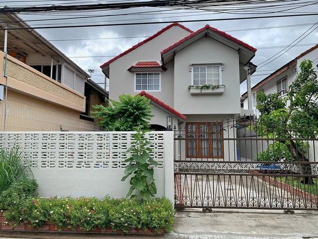 ให้เช่าบ้านเดี่ยวใกล้โรงเรียนนานาชาติสิงคโปร์และโรงเรียนนานาชาติฝรั่งเศสและ เซ็นทรัลพระราม 9   ย่านเลียบด่วน ทาวน์อินทาวน์ เหม่งจ๋าย