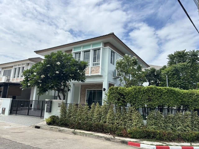 ให้เช่าบ้านเดี่ยว 2 ชั้นหลังมุม 66 ตรว. 3 ห้องนอน โครงการมัณฑนา 2 วงแหวน-อ่อนนุช เขตประเวศ เฟอร์เครื่องใช้ไฟฟ้าพร้อมอยู่ ใกล้เมกะบางนา