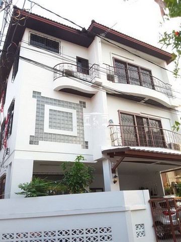 ขาย บ้าน 3 ชั้น สุขุมวิท 101/1 เนื้อที่ 40 ตร.ว. ใกล้ BTS ปุณณวิถี, ทรูดิจิทัล พาร์ค, แมคโคร, เข้าซอย 80 เมตร เดินทางสะดวกทั้งสุขุ