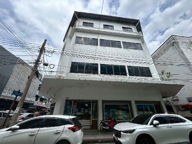 ขายอาคารพาณิชย์ 4 ชั้น ทำเลทอง ห้องมุม พระนคร กรุงเทพเนื้อที่ 43.7 ตารางวา หน้า กว้าง 11 เมตร ลึก 22 เมตร จอดรถได้ 2 ด้านถนนภาณุรังษี วังบูรพา หลังห้างเมก้าราคาขาย 70 ล้านบาท (รวมโอน)สถานที่ใกล้เคียง1. เมก้า พลาซ่า สะพานเหล็ก2. ตลาดสำเพ็ง3. สวนรมณีนาถ4. พระบรมมหาราชวัง5. ไชน่าทาวน์ (เยาวราช)ที่ตั้ง ถ. ภาณุรังษี แขวงวังบูรพาภิรมย์ เขตพระนคร กรุงเทพมหานคร--------------------------------------------------------ส