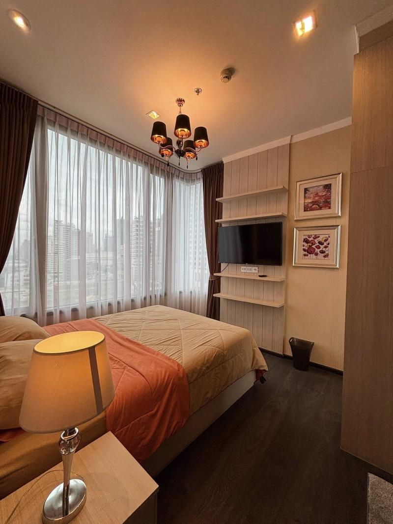 Edge Sukhumvit 23 Spacious clean safe 10th floor BTS Asok