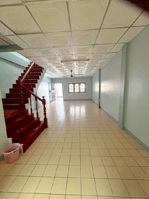 ม.เกษมบัณฑิต ร่มเกล้า 100 ม. ให้เช่า ทาวน์เฮาส์ 2 ชั้น 21 ตร.วา. 161ตร.ม. รามคำแหง MRT มีนบุรี 1กม.  3นอน 2 น้ำ ตลาดมีนบุรี 1 1.6 กม