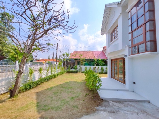 ตลาดยิ่งเจริญทรัพย์ 3นอน 2น้ำ ให้เช่า บ้านเดี่ยว 2ชั้น  นิคมลาดกระบัง 5.8 กม.รร.เซนต์มารีอา มีนบุรี 1.8กม