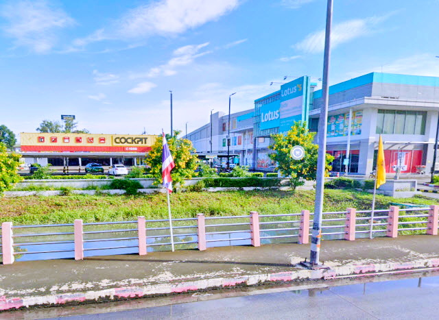 โชว์รูม ร้านอาหาร BTS คูคต 1.7กม. ให้เช่าที่ดินถมแล้ว พร้อมอาคารร้านค้า 2ไร่ 1งาน 3,640 ตร.ม.ที่จอดรถ ลำลูกกาคลอง2 เข้าออกได้หลายทาง