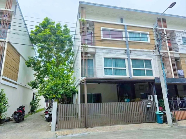 ให้เช่าคฤหาสน์แนวตั้ง 4นอน  พัฒนาการ32 MRTคลองกลันตัน 1.5กม. อ่อนนุช17ทาวน์เฮ้าส์ 3 ชั้น 22ตร.วา. 254 ตร.ม.  เฟอร์ เครื่องใช้ไฟฟ้าครบ