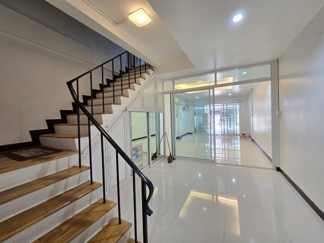 รหัส:  2260 ประกาศขาย TOWNHOME ขายทาวน์เฮ้าส์ ถนนประชาราษฎร์ สาย 1 ซอย 10 (ซ.อาทรอุปถัมภ์) แขวงบางซื่อ เขตบางซื่อ กรุงเทพ 0 Rai 0 ngan 18 ตร.ว. 3600000 BAHT.   ราคาถูกกว่าตลาด