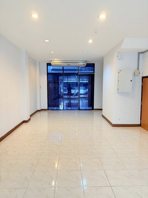 ให้เช่าโฮมออฟฟิศใหม่ 4 ชั้น 284 ตรม. โครงการเอ็นเตอร์ไพร์ซ ปาร์ค บางนา-ตราด ติดถนนบางนา กม.5 ใกล้เซ็นทรัลบางนา