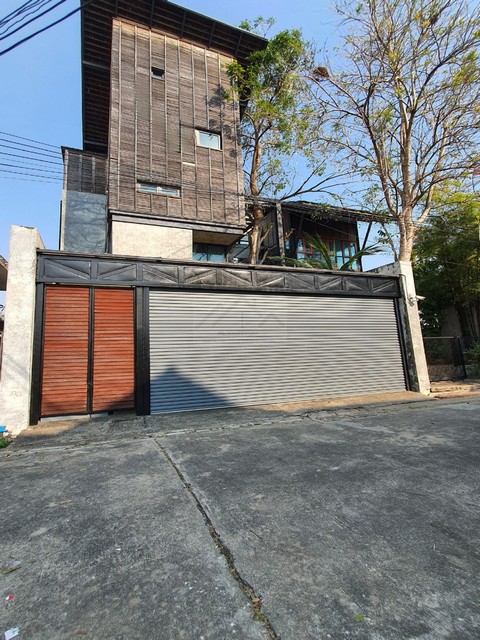 ขายโฮมออฟฟิศ 3 ชั้นครึ่ง 430 ตรม style โมเดิร์นทรอปิคอล โชคชัย 4 ซอย78 เดินทางสะดวก ร่มรื่น เหมือนรีสอร์ทกลางกรุง