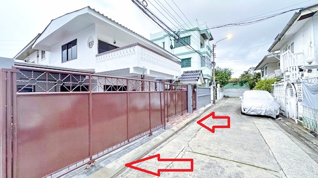 ไม่เคยอยู่  รัชดา  คฤหาสน์ 2 ชั้น MRT ห้วยขวาง 699ม ใกล้7-11 20เมตร 3-4นอน 3ปีมีครั้ง  เหม่งจ๋าย ประชาราษฏร์บำเพ็ญ12-19  3แอร์ 