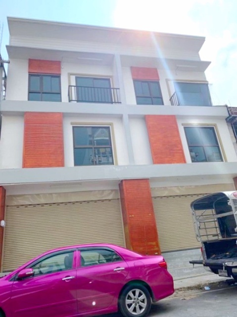  วิวแม่น้ำเจ้าพระยา BTS ปากน้ำ 998ม.ให้เช่าอาคารพาณิชย์ 2 คูหา 3 ชั้น 41 ตร.วา.492 ตร.ม. ใจกลางตลาด 6 นอน 6 น้ำ ต่อรองได้ พร้อมที่จอดรถ ร